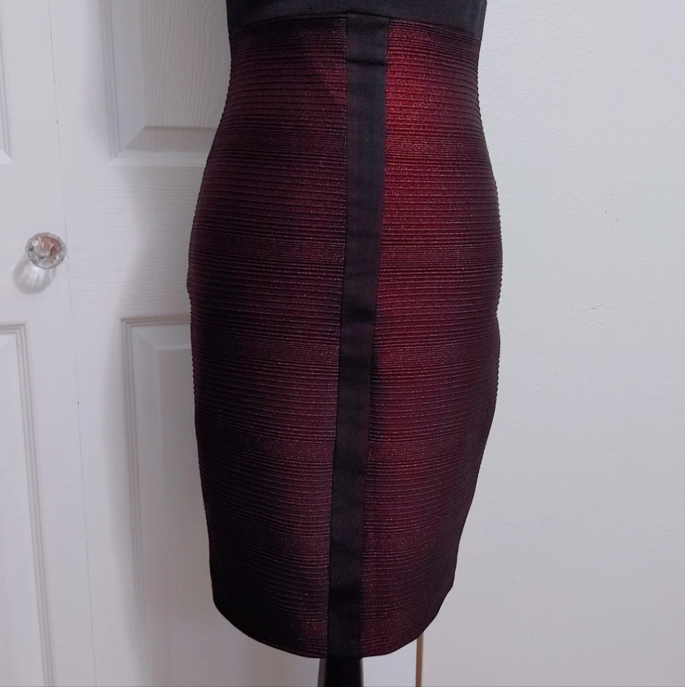 Cache Black and Red Ribbed Bodycon Dress - Picture 4 of 11